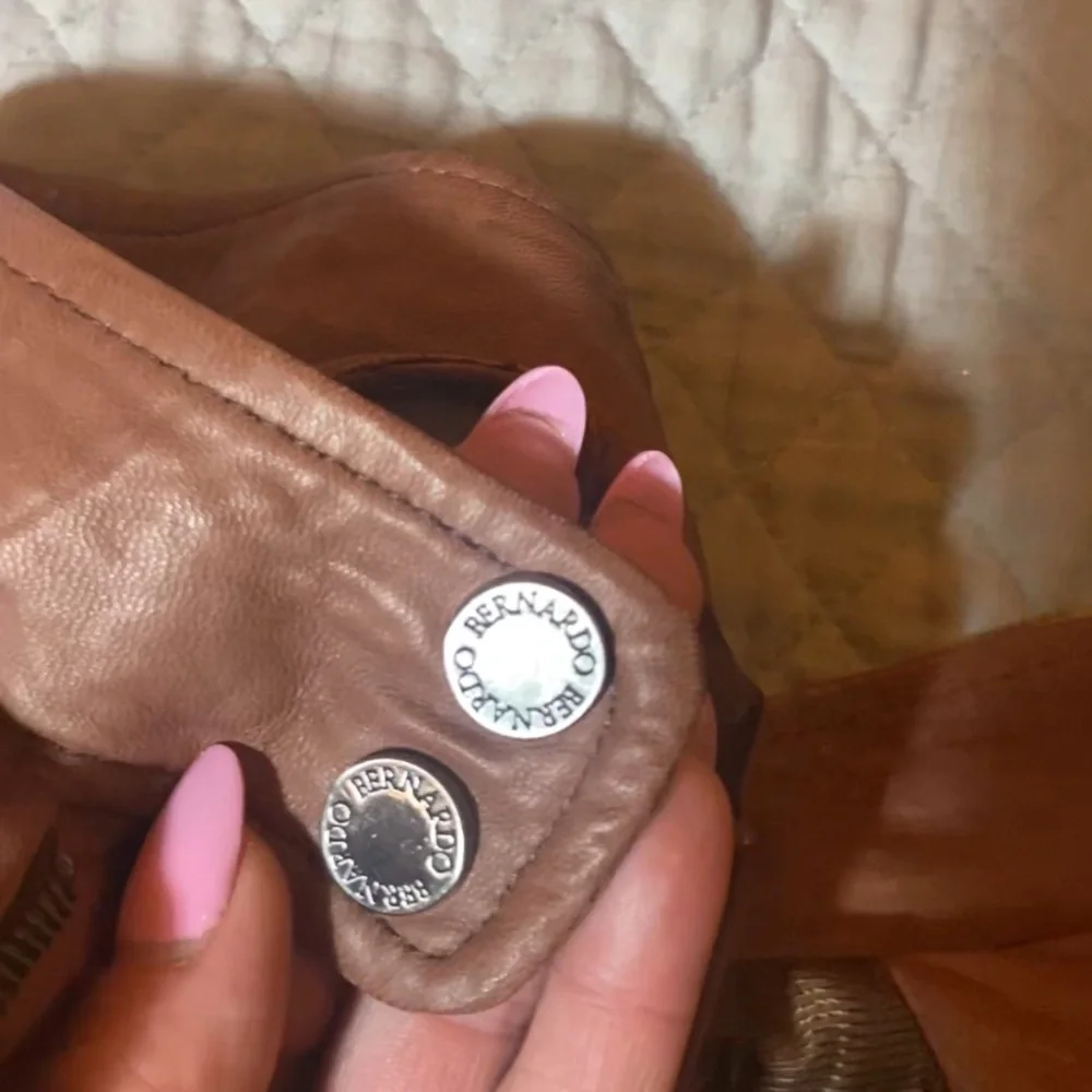 Bernardo Women's Tan/coffee with a hint of cream Leather Jacket - Picture 7 of 14